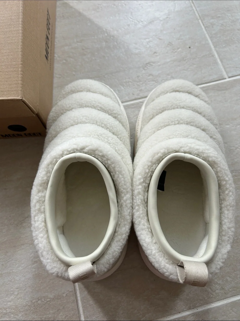 Moon boot soft booties. US 6-7